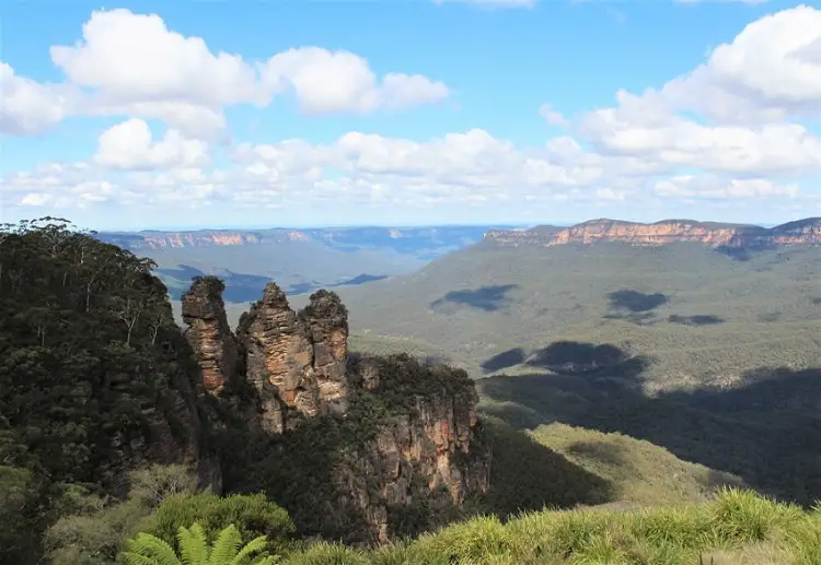 Three Sisters formation at the Blue Mountains, Sydney on a sunny day.