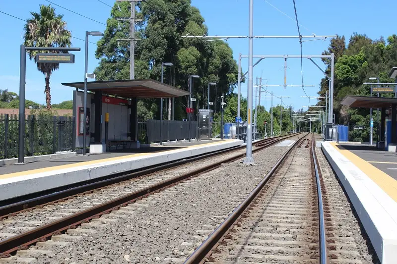 Lesser-known differences between Australia and UK out in the Australian suburbs.