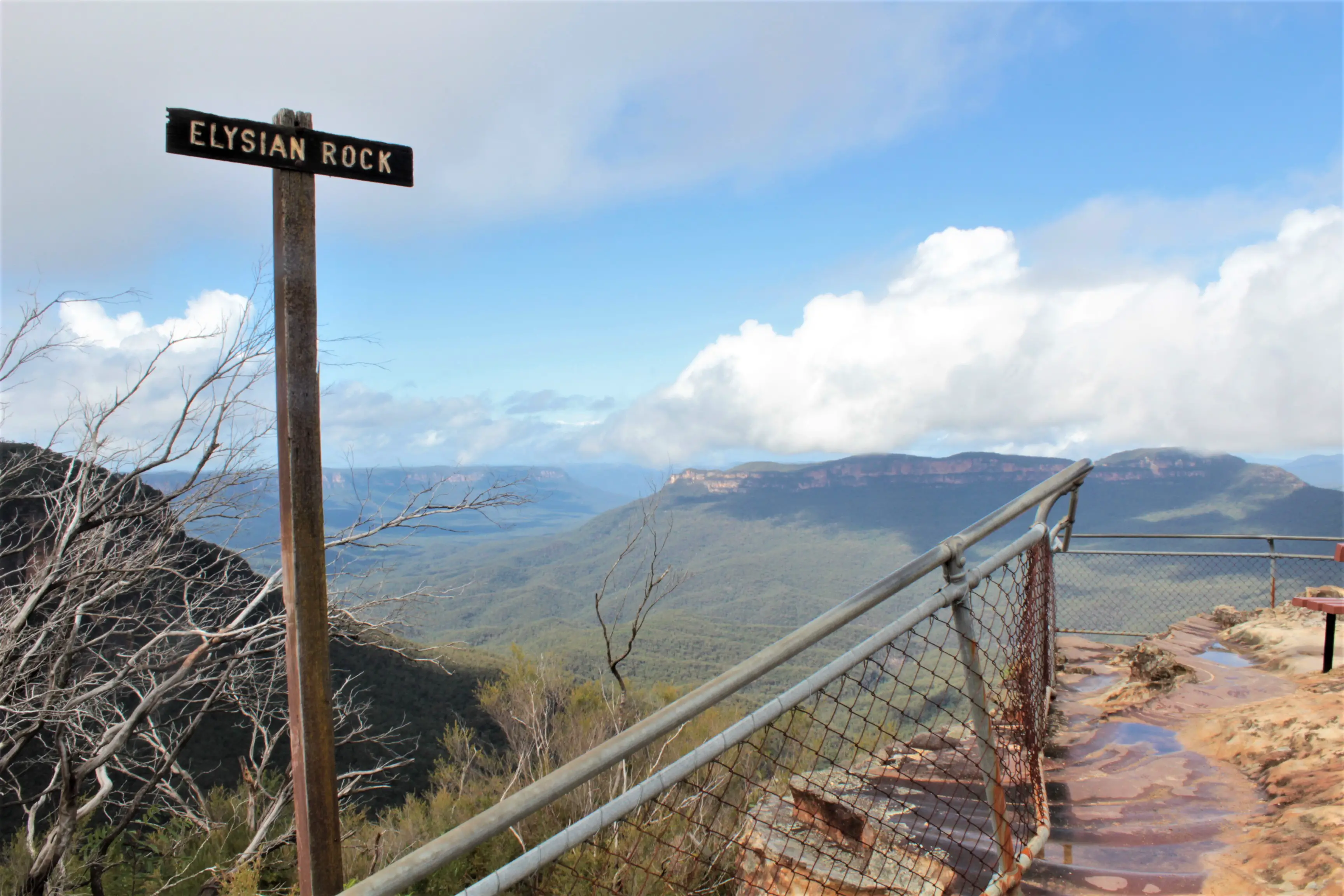 Find out why Australia makes the perfect walking holiday. An overview of hiking in Australia: from bush tracks in national parks to coastal tracks with stunning sea views.