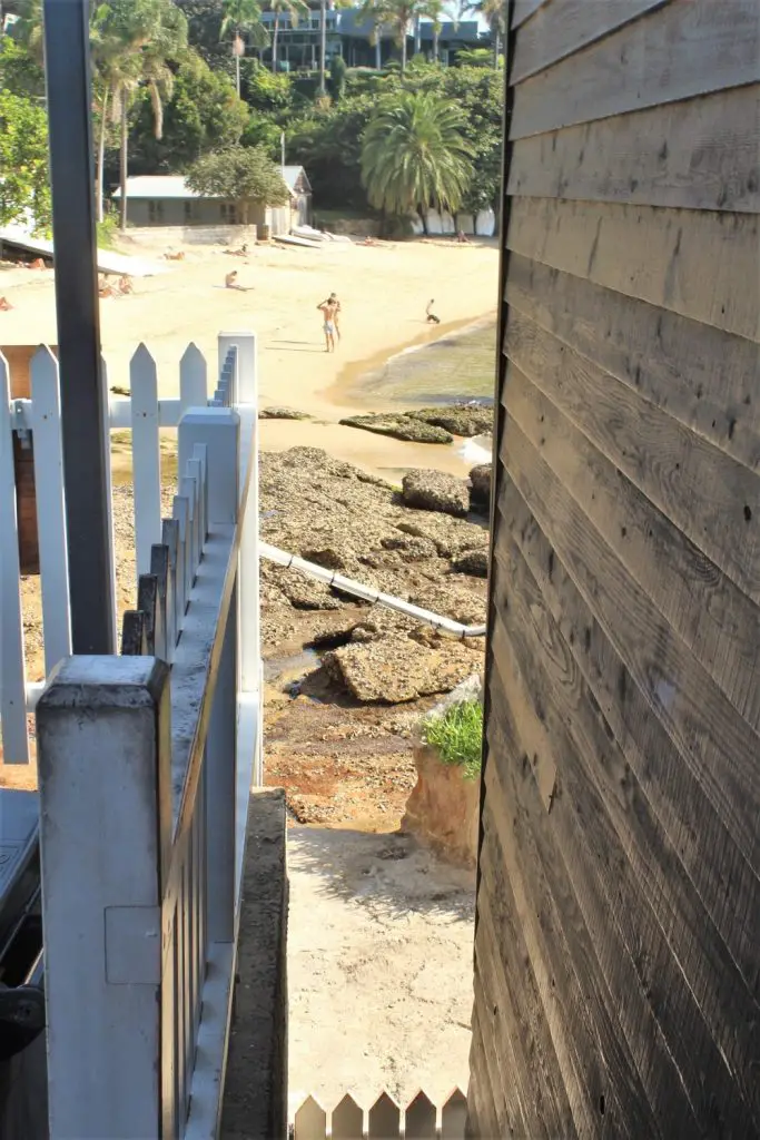 Hidden access to Kutti Beach in Sydney.