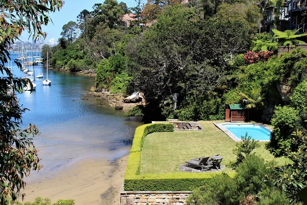 Discover peace and tranquility on this 3km Sydney walk from Mosman Bay to Cremorne Point, passing by Lex and Ruby's Gardens, MacCallum Pool and perfect city views.