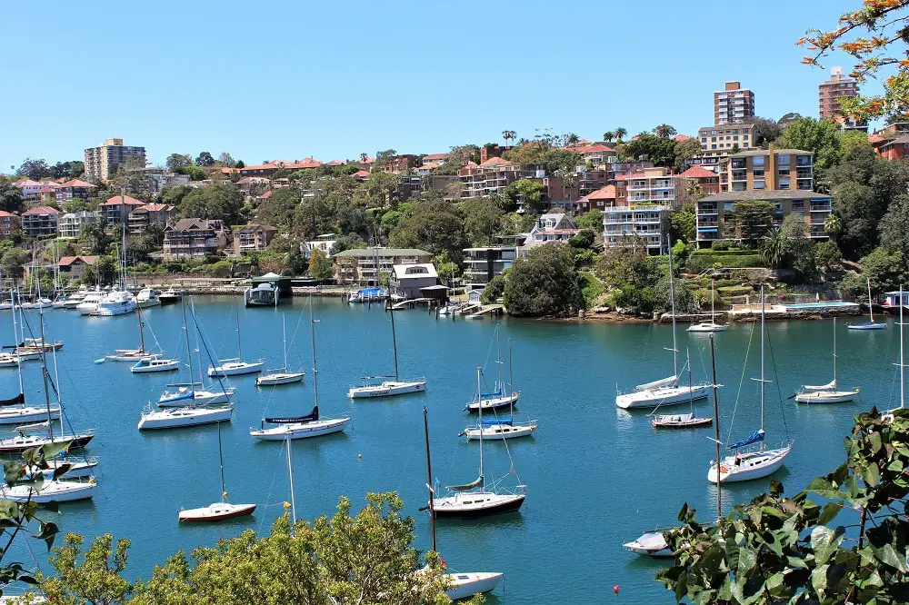 Discover peace and tranquility on this 3km Sydney walk from Mosman Bay to Cremorne Point, passing by Lex and Ruby's Gardens, MacCallum Pool and perfect city views.