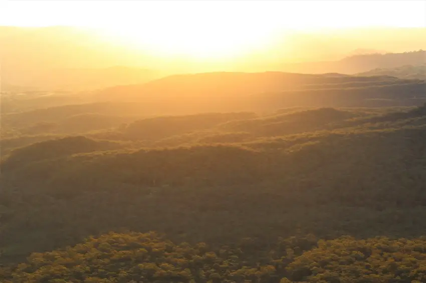 A guide to nine beautiful Blue Mountains lookouts in Katoomba, Leura, Wentworth Falls & Blackheath, including Echo Point lookout and the Three Sisters rock formation. Make the most of your day trip from Sydney to the Blue Mountains, Australia.