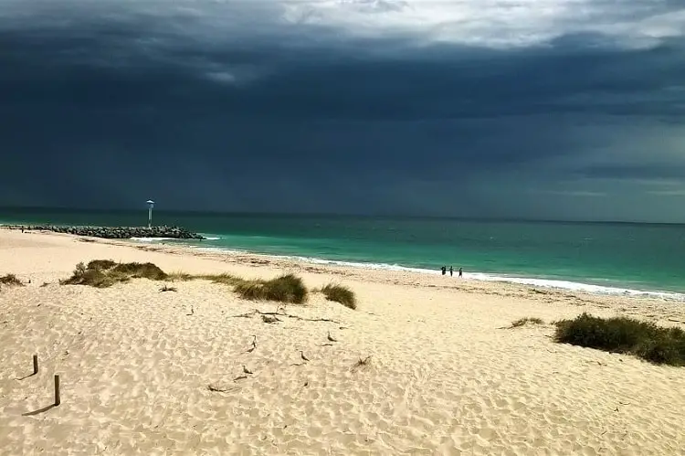 Extremely black sky at City Beach, a top spot to visit when living in Perth.