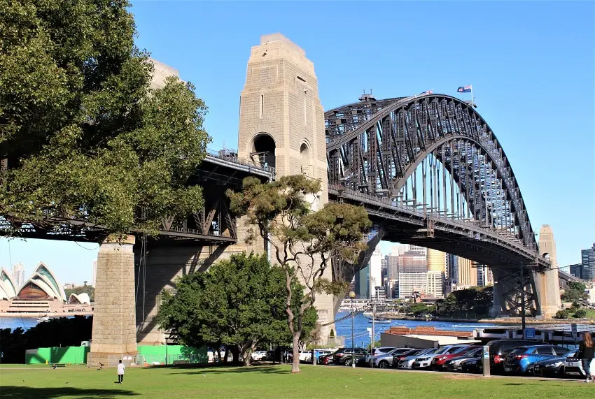 Sydney Harbour Bridge and Opera House viewed from the north side of the river.