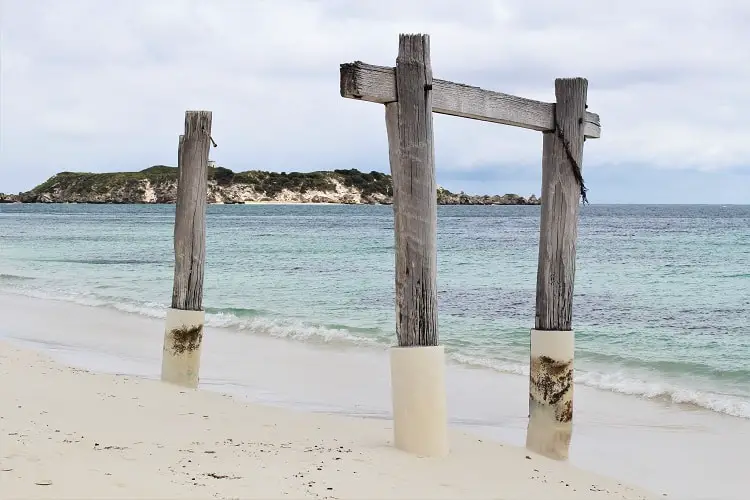 20 beautiful pictures of Hamelin Bay Australia & Cape Leeuwin Lighthouse at Australia's most south-western point. See the Hamelin Bay jetty ruins, Cape Leeuwin waterwheel & dolphins in Augusta Western Australia. The perfect detour from Margaret River.