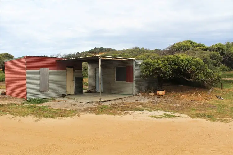 Fisherman's huts at Betty's Beach camping ground, a free camp in WA.