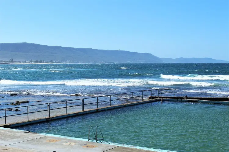 Bellambi Rock Pool with hills in the distance and teh ocean.