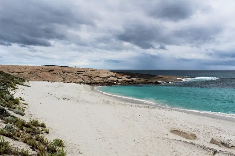 The best things to do in Esperance, Western Australia, a coastal town known for its stunning white beaches such as Lucky Bay, home to wild kangaroos. Find out where to go walking and camping in beautiful Cape Le Grand National Park and how to see a pink lake!