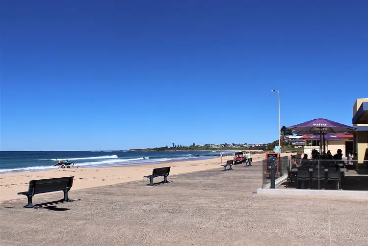 Cafe overlooking Thirroul Beach.