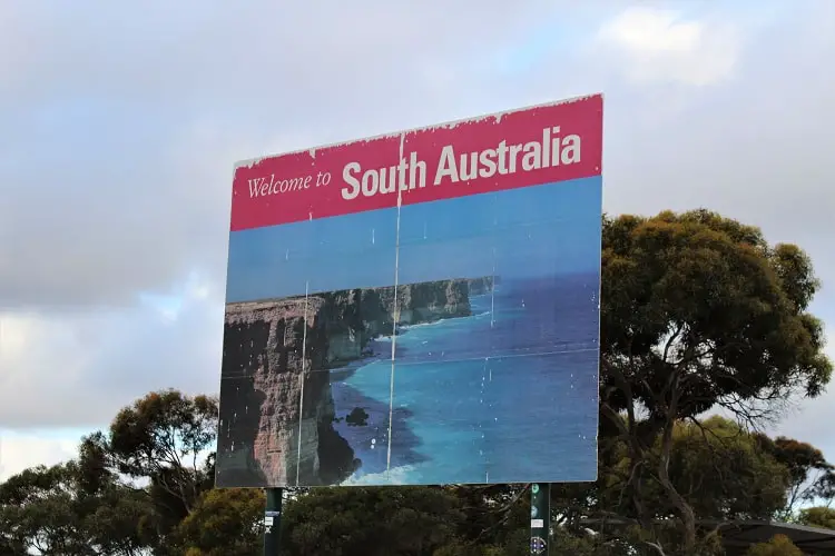 South Australia sign at the border on the Nullarbor.