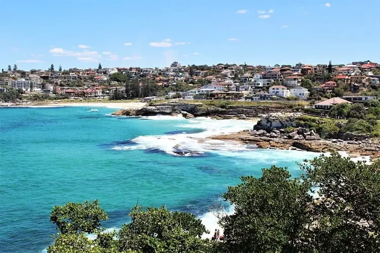 20 beautiful Sydney lookouts to admire the Harbour Bridge, Opera House, beaches and coastline from. Learn the best Sydney photography locations!