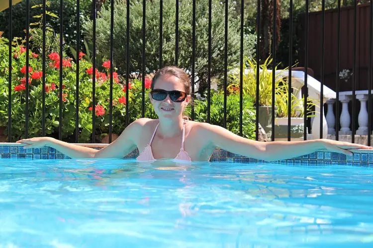 Travel blogger Lisa Bull in a swimming pool on a pet sit. She teaches how to become a house sitter in this blog post.