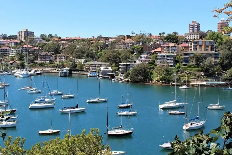 Gorgeous blue water with boats and big houses at Mosman Bay in Sydney.