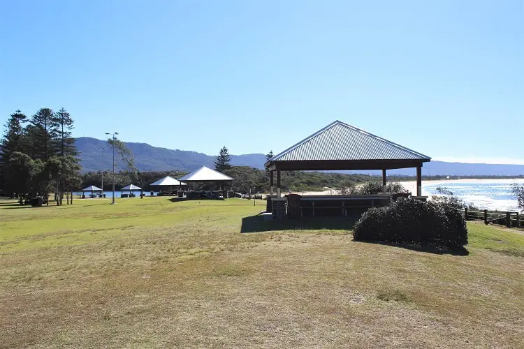 Puckeys Beach and lagoon picnic area.