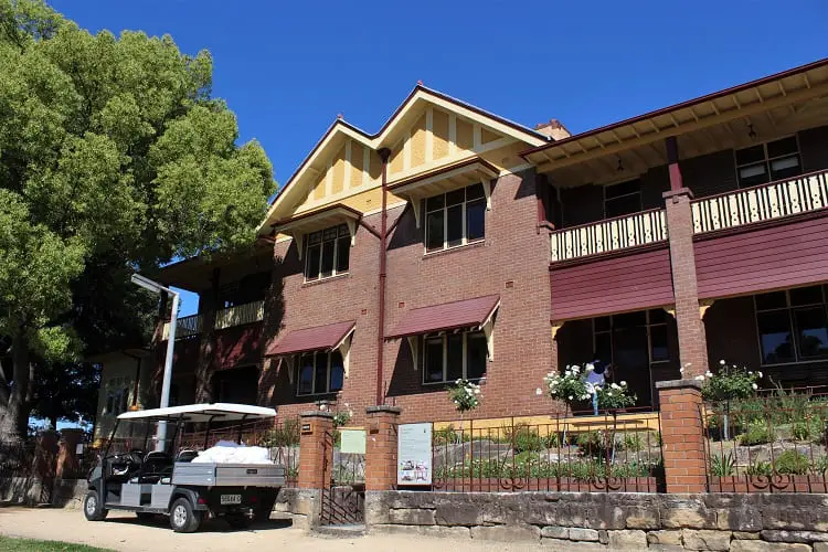 Federation Duplex accommodation on Sydney Harbour.