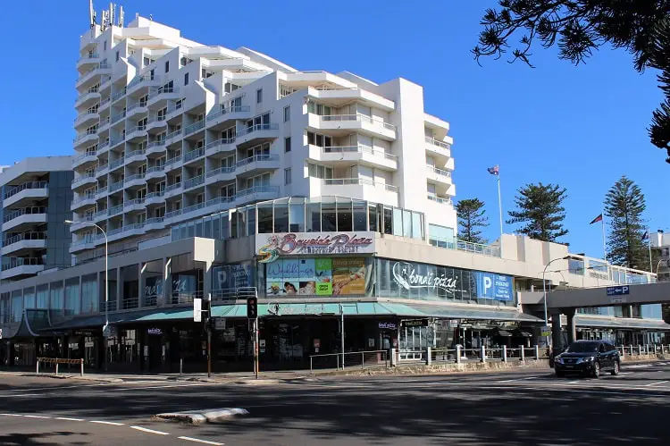 Novotel in Brighton Le Sands, Sydney: a four-star hotel overlooking beautiful Brighton Beach.