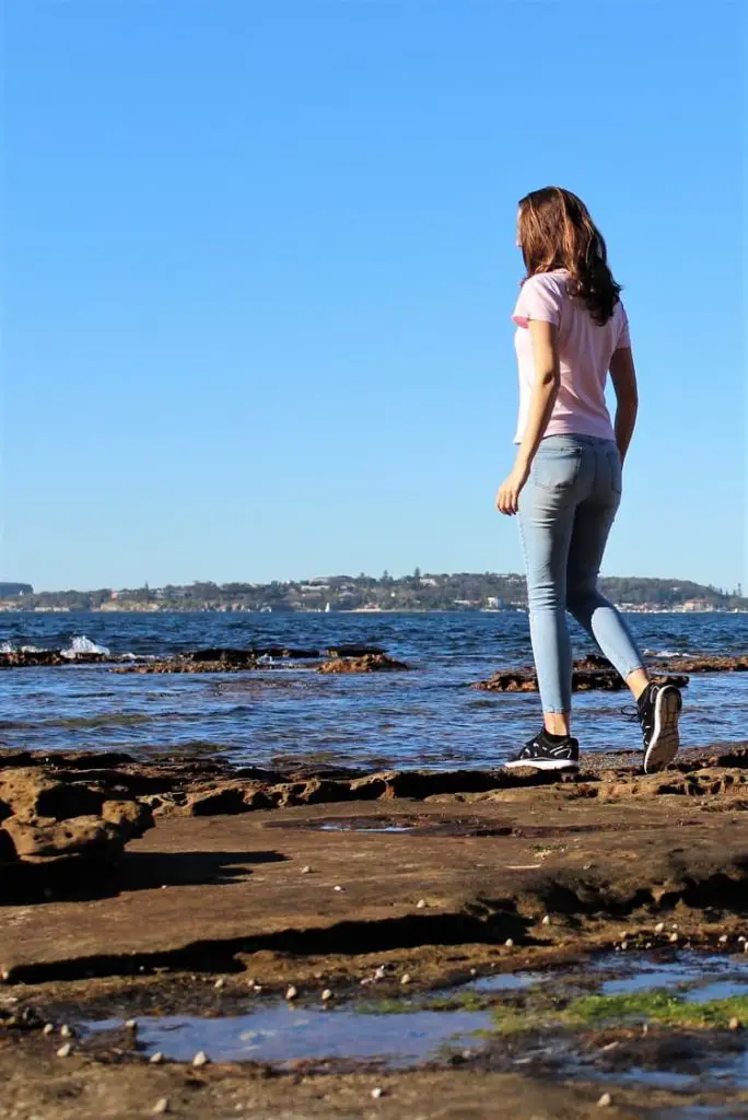 Blogger, Lisa Bull, walking on the rocks at Sydney Harbour.