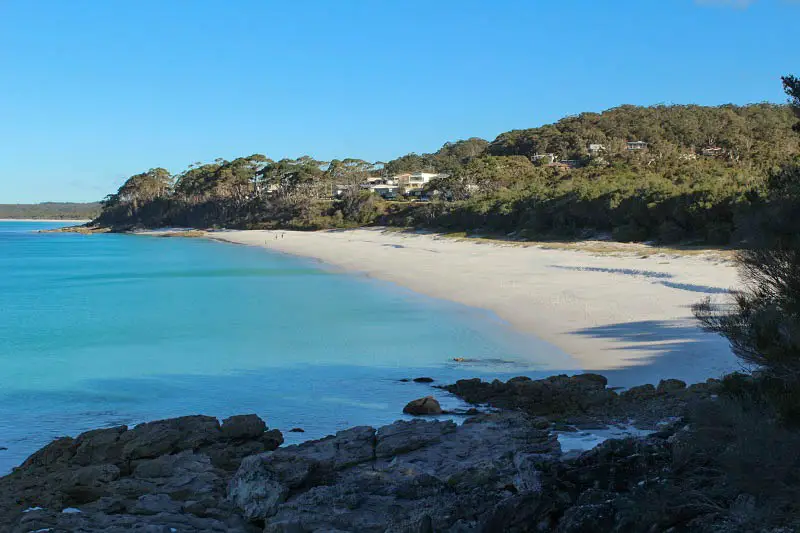 Beautiful white beach in Jervis Bay, Australia, a popular holiday spot for Sydneysiders.