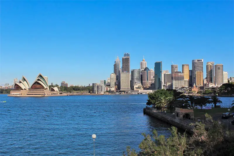 Sydney Opera House and CBD on a sunny day, viewed from the north side of the harbour.