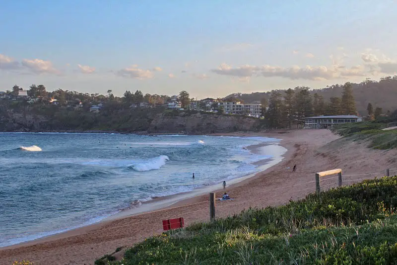 A gorgeous pink sunset over Avalon Beach in Sydney.