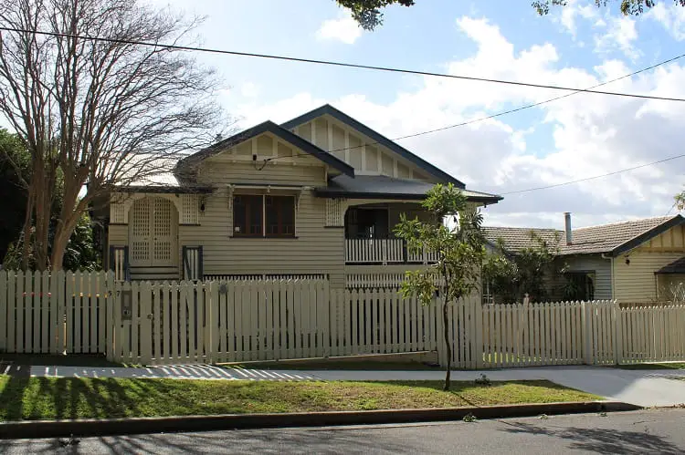 An old Queenslander house in Auchenflower, Brisbane. Learn more about property in Brisbane vs Perth.